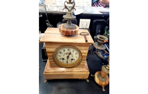 PENDULE MARBRE 2 CANDÉLABRES CLEF