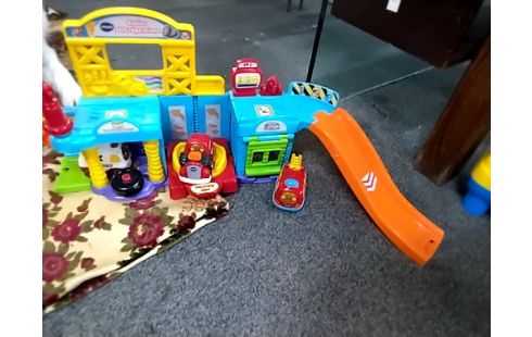 GARAGE JOUET ATELIER + 3 VOITURES