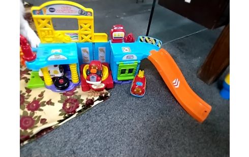 GARAGE JOUET ATELIER + 3 VOITURES