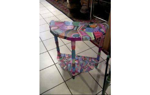 BEISTELLTISCH HALBRUND HOLZ BEMALT