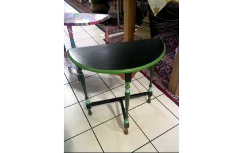 BEISTELLTISCH HALBRUND HOLZ BEMALT