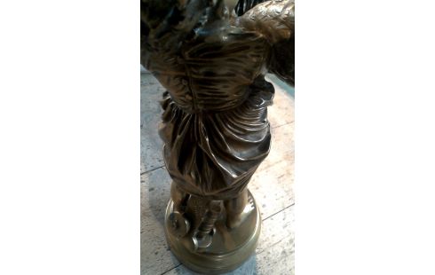STATUE BRONZE JUNGE MET, , HAHN