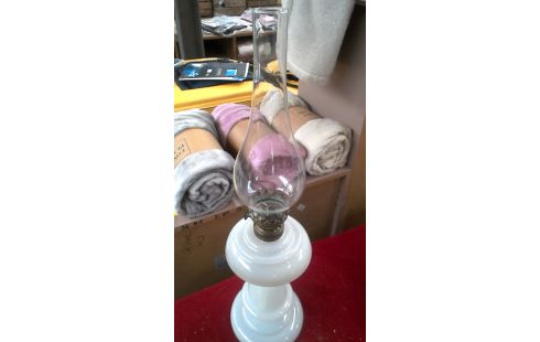 LAMPE A HUILE BLANCHE, , OPALINE GLACE