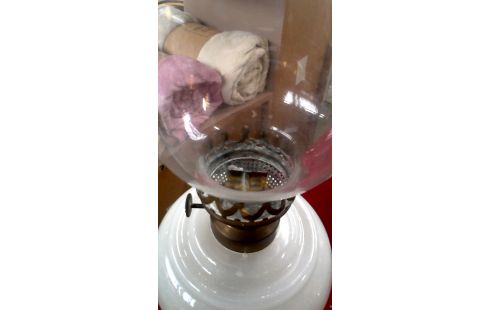 LAMPE A HUILE BLANCHE, , OPALINE GLACE