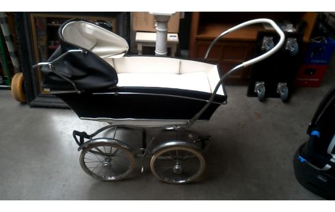 KINDERWAGEN MIT BABYTRAGEKORB WEISS SCHWARZ IM VINTAGE-STIL CHROM
