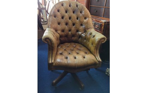 FAUTEUIL DE BUREAU STYLE CHESTERFIELD