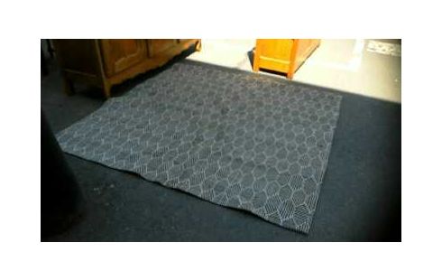 TAPIS VERT ET BORDEAUX 160X180