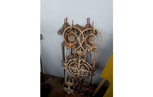 GRILLE FERRONNERIE VOLUTES