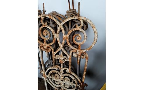 GRILLE FERRONNERIE VOLUTES