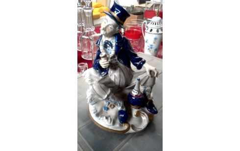 STATUETTE CAPO DI MONTE WEISS MET PORZELLAN