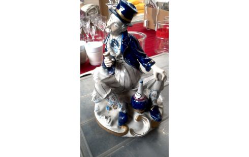 STATUETTE CAPO DI MONTE WEISS MET PORZELLAN