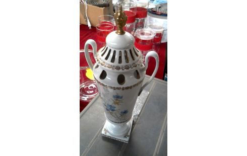 DECKELVASE LIMOGES WEISS PORZELLAN MET OR BLUME