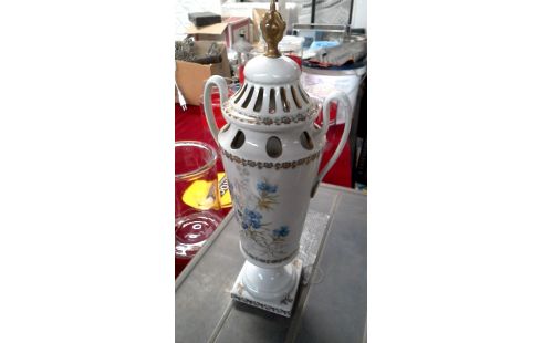 DECKELVASE LIMOGES WEISS PORZELLAN MET OR BLUME