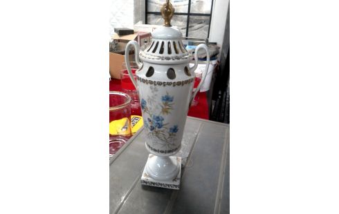 DECKELVASE LIMOGES WEISS PORZELLAN MET OR BLUME