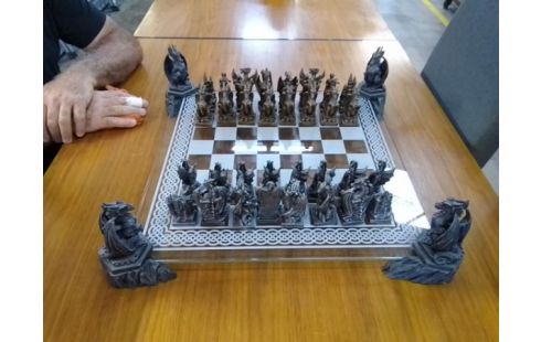 JEU D'ECHECS DRAGONS OR THE REALM COLLECTION