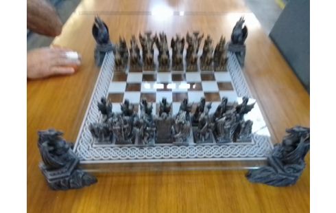 JEU D'ECHECS DRAGONS OR THE REALM COLLECTION