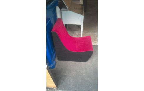 BUTACA. TERCIOPELO ROJO NEGRO