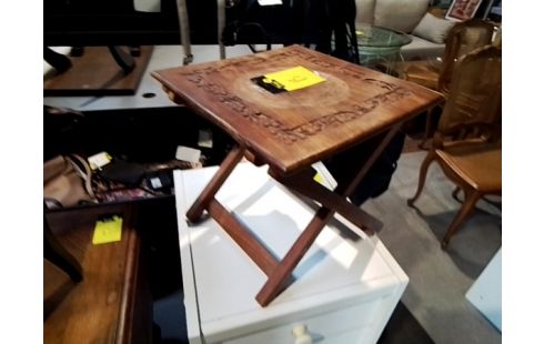 PORTE PLANTE PLIABLE DESSUS SCULPTE