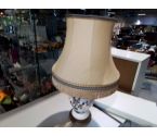 LAMPE A POSER PIED FLEURI ABAT JOUR BEIGE