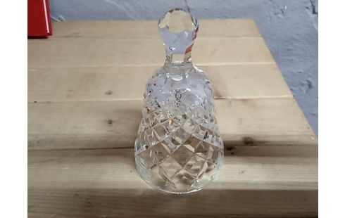 CLOCHE EN CRISTAL