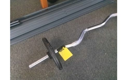 BARRE DE MUSCULATION AVEC POIDS