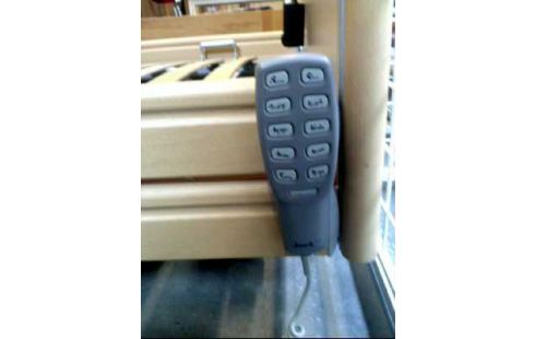 PFLEGEBETT ELEKTRISCH +LATTENROST VESTELLB.