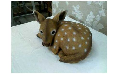 REHKITZ LIEGEND KUNSTHARZ REALISTISCH