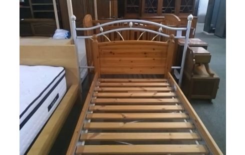 LIT PIN 90X200 AVEC LATTES