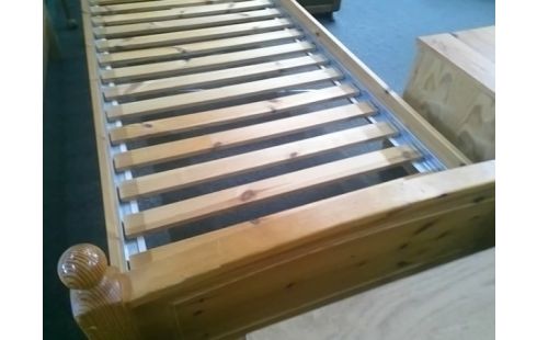 LIT PIN 90X200 AVEC LATTES