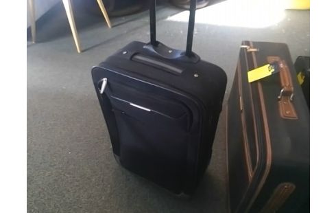VALISE SOUPLE NOIR SUR ROULETTE