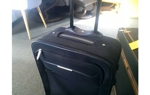VALISE SOUPLE NOIR SUR ROULETTE