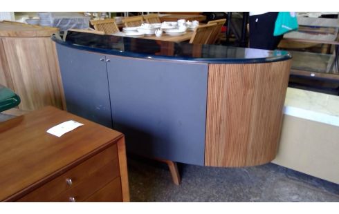 MUEBLE BAJO. MODERNO