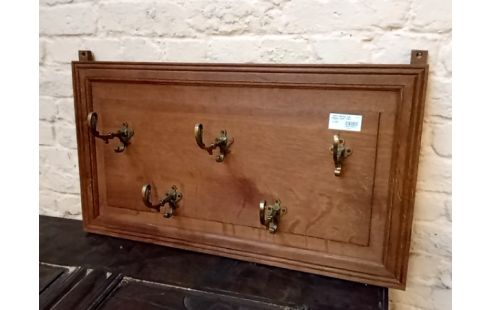 PORTE MANTEAU SUR PANNEAU CHENE