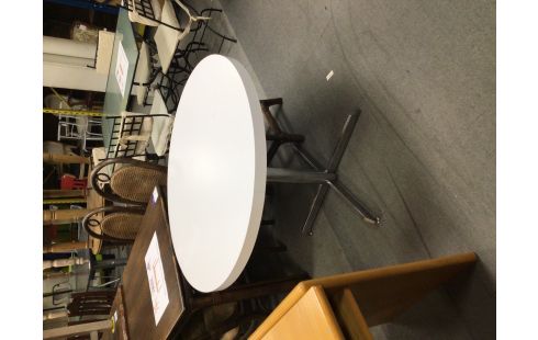 TABLE RONDE BLANCHE PIED CHROME