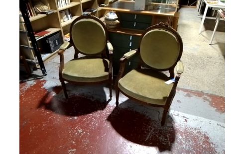 PAIRE DE FAUTEUIL VELOURS VERT STYLE LXVI