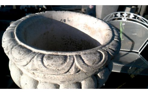 BLOEMPOT ROND WIT CEMENT