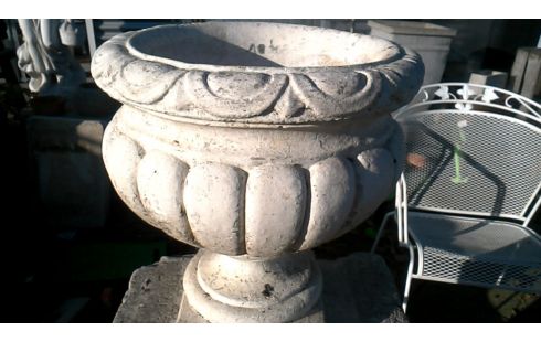 BLOEMPOT ROND WIT CEMENT