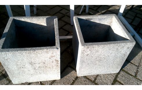 BLOEMBAK VIERKANT GRIJS CEMENT PER STUK