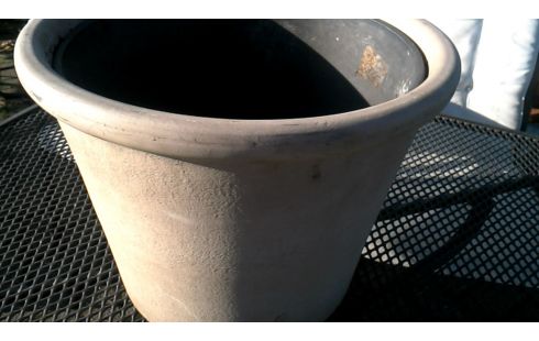 MACETERO TERRA COTTA REDONDO GRIS