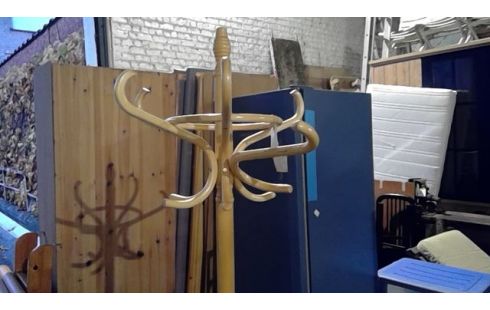 PORTEMANTEAU EN BOIS STYLE PERROQUET