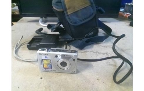 APPAREIL PHOTO SONY CYBER-SHOT 7.2 MPX (AVEC CHARGEUR ET SACOCHE)