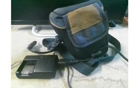 APPAREIL PHOTO SONY CYBER-SHOT 7.2 MPX (AVEC CHARGEUR ET SACOCHE)