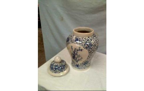 TEMPELVASE BLAU-WEISS VERZIERT DECKEL