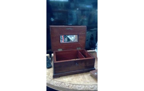 NÄHKISTE ALT MAHAGONIHOLZ