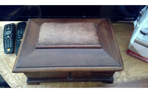 NÄHKISTE ALT MAHAGONIHOLZ