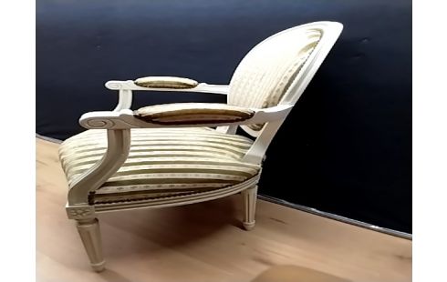 CHAISE MEDAILLON A RAYURES