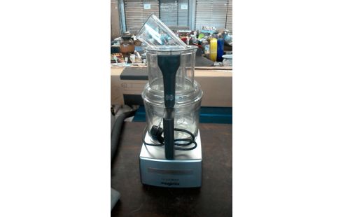 ROBOT  MAGIMIX +  ACCESSOIRES