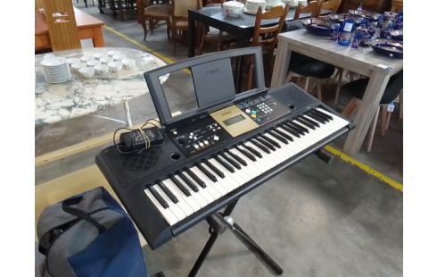 PIANO SYNTHÉTISEUR YAMAHA YPT-220 + PIED CHARGEUR EN L'ETAT