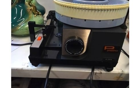 PROJECTEUR DIAPO PRESTINOX A2000 + ECRAN (+13 rack de diapos)