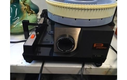 PROJECTEUR DIAPO PRESTINOX A2000 + ECRAN (+13 rack de diapos)